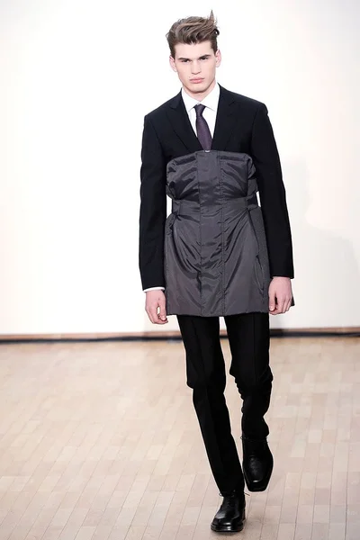 Look 10